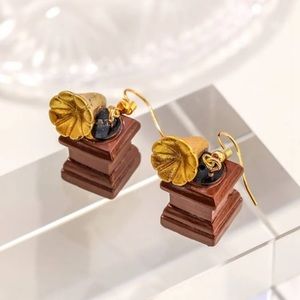 🎶 Fun Vintage Style Phonograph Earrings 🎶